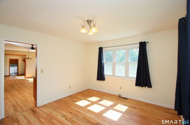 31 Cliffside Drive, Wallingford, CT 06492