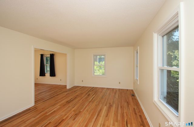 31 Cliffside Drive, Wallingford, CT 06492
