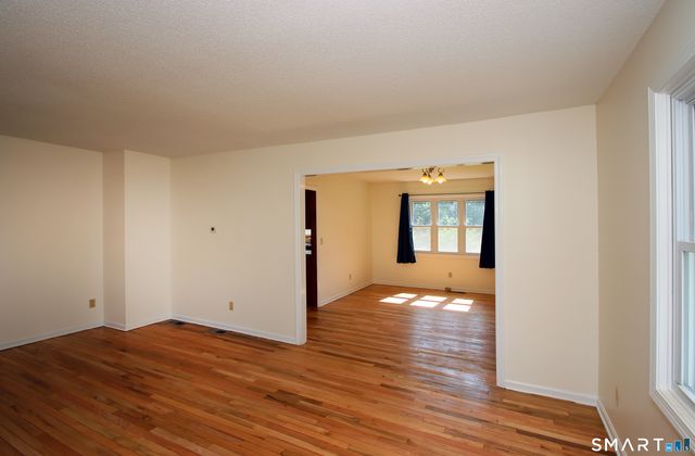 31 Cliffside Drive, Wallingford, CT 06492