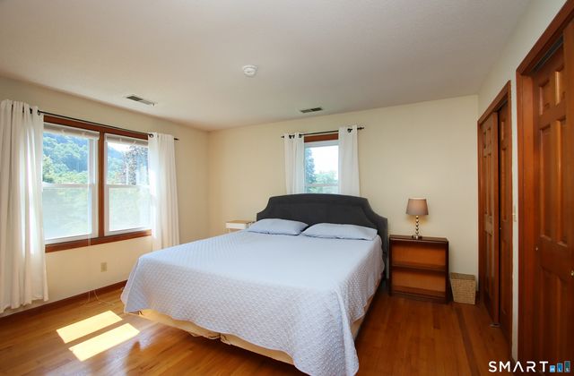 31 Cliffside Drive, Wallingford, CT 06492