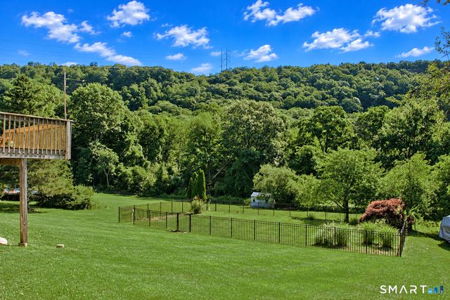 31 Cliffside Drive, Wallingford, CT 06492
