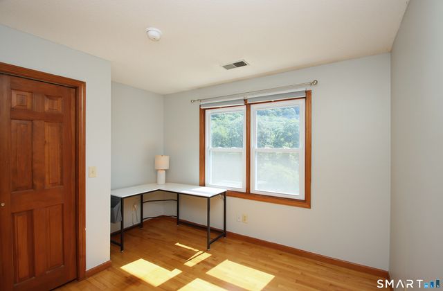 31 Cliffside Drive, Wallingford, CT 06492