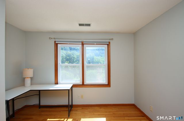 31 Cliffside Drive, Wallingford, CT 06492