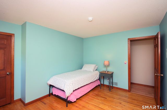 31 Cliffside Drive, Wallingford, CT 06492