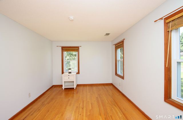 31 Cliffside Drive, Wallingford, CT 06492