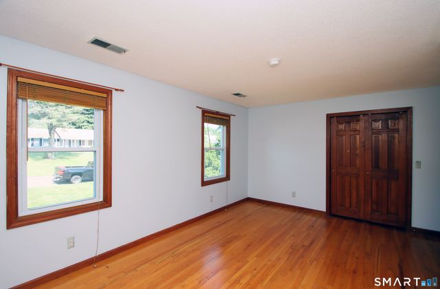 31 Cliffside Drive, Wallingford, CT 06492