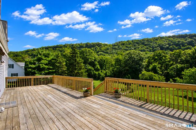 31 Cliffside Drive, Wallingford, CT 06492