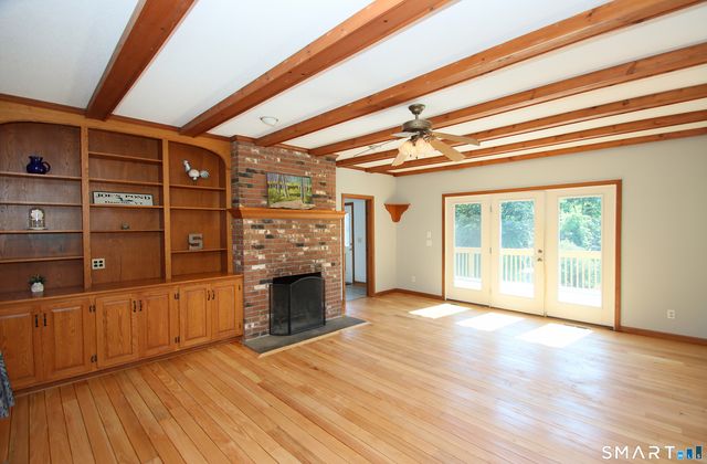 31 Cliffside Drive, Wallingford, CT 06492