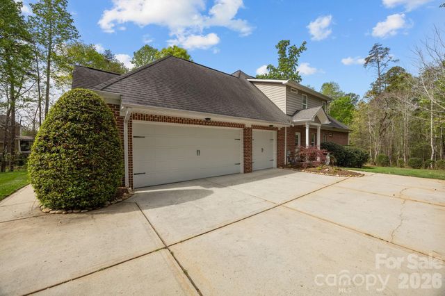 3143 James Plantation Drive, Denver, NC 28037