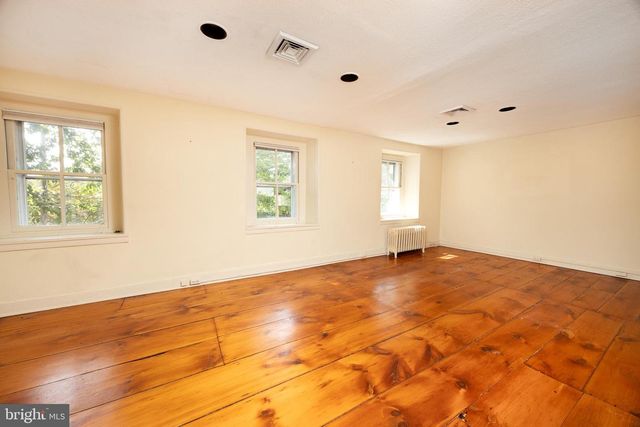 69 E OAKLAND AVE, Doylestown, PA 18901