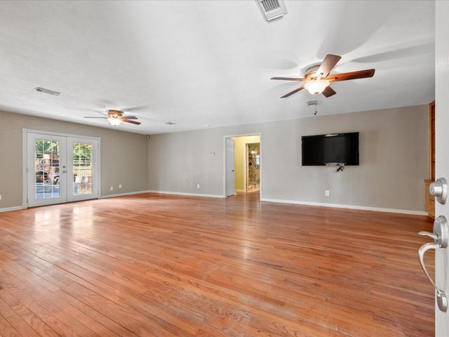 2004 Northshore Drive, Conroe, TX 77304