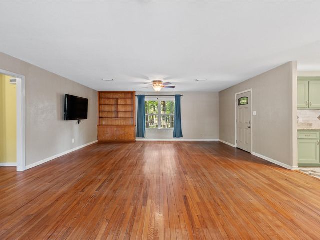 2004 Northshore Drive, Conroe, TX 77304