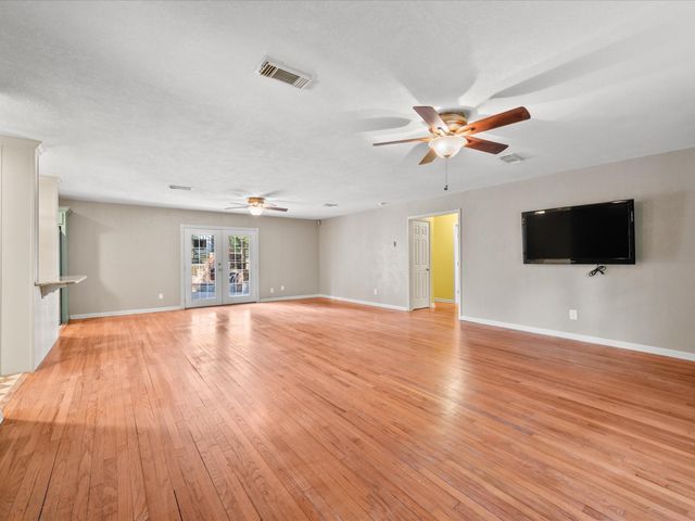 2004 Northshore Drive, Conroe, TX 77304