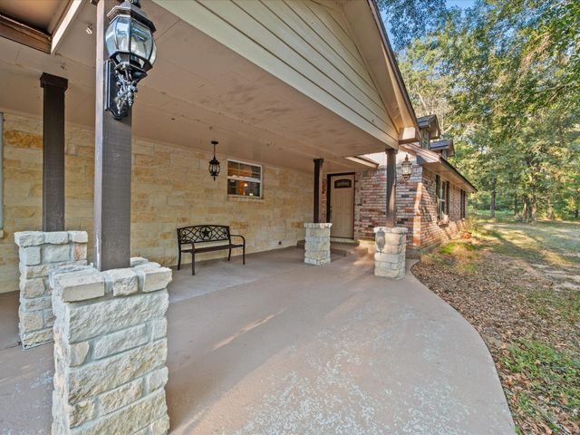 2004 Northshore Drive, Conroe, TX 77304
