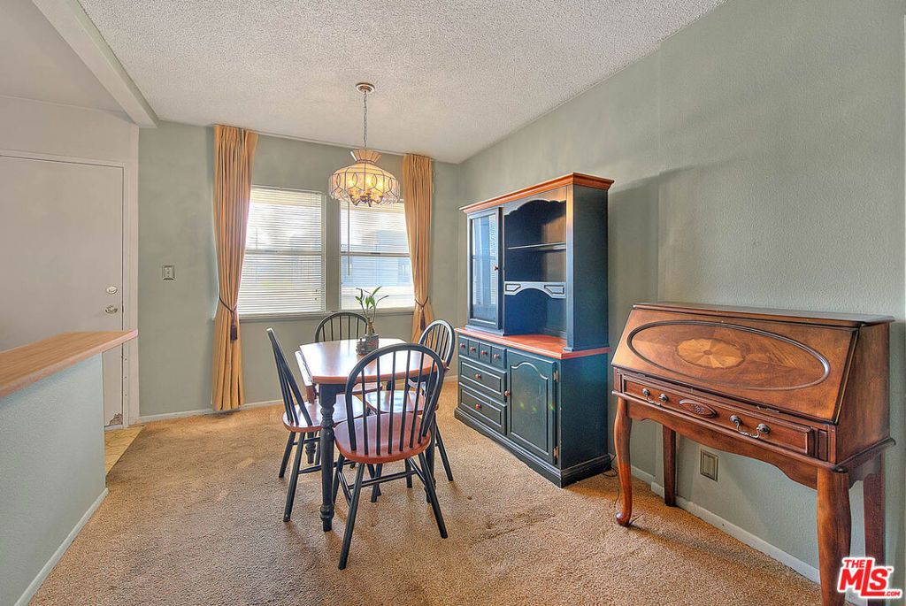 Image 10 of property listing at 5815 Bowcroft Street 4, Los Angeles, CA 90016