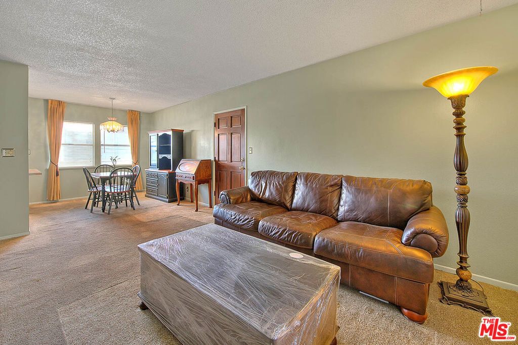 Image 21 of property listing at 5815 Bowcroft Street 4, Los Angeles, CA 90016