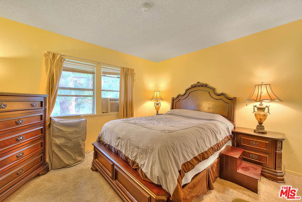 Image 25 of property listing at 5815 Bowcroft Street 4, Los Angeles, CA 90016