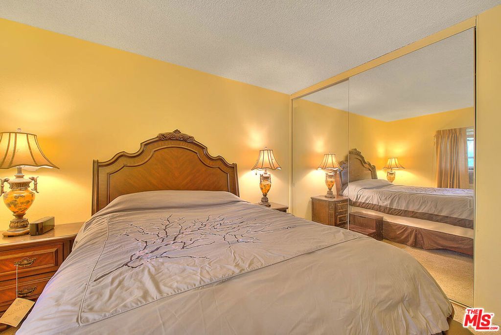 Image 26 of property listing at 5815 Bowcroft Street 4, Los Angeles, CA 90016