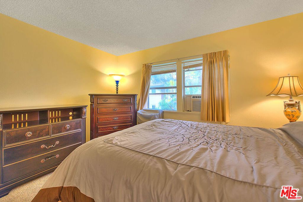 Image 27 of property listing at 5815 Bowcroft Street 4, Los Angeles, CA 90016