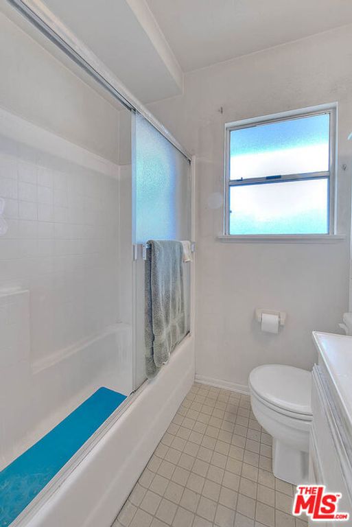 Image 29 of property listing at 5815 Bowcroft Street 4, Los Angeles, CA 90016