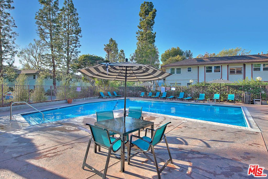 Image 34 of property listing at 5815 Bowcroft Street 4, Los Angeles, CA 90016