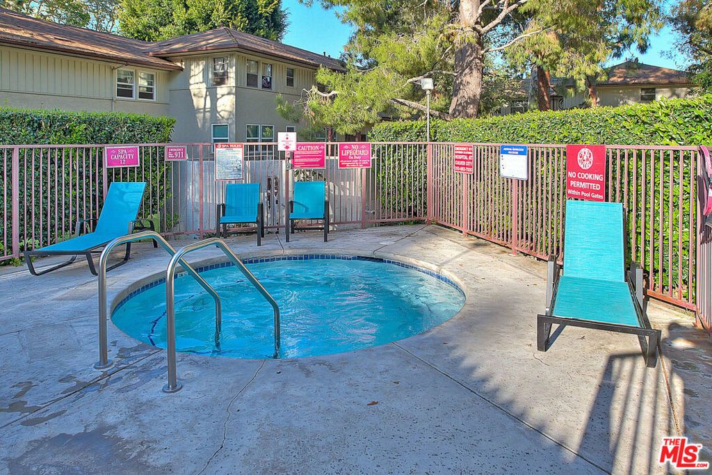 Image 37 of property listing at 5815 Bowcroft Street 4, Los Angeles, CA 90016