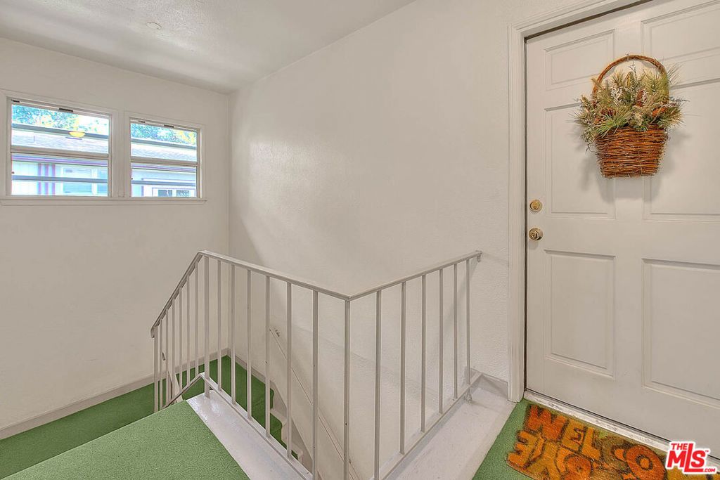 Image 5 of property listing at 5815 Bowcroft Street 4, Los Angeles, CA 90016