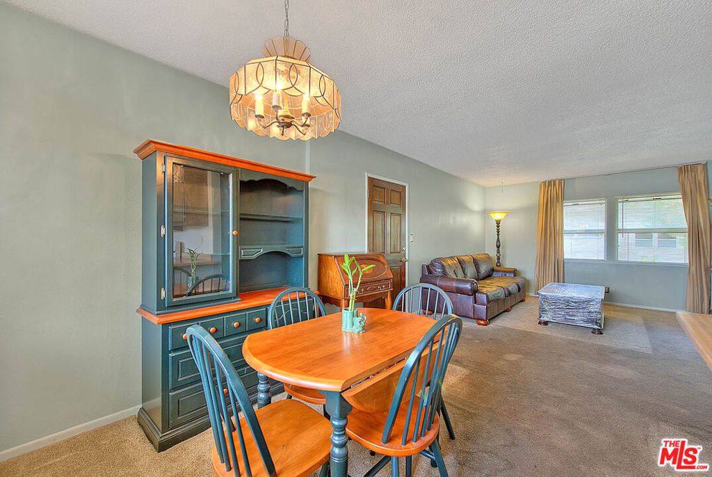 Image 7 of property listing at 5815 Bowcroft Street 4, Los Angeles, CA 90016