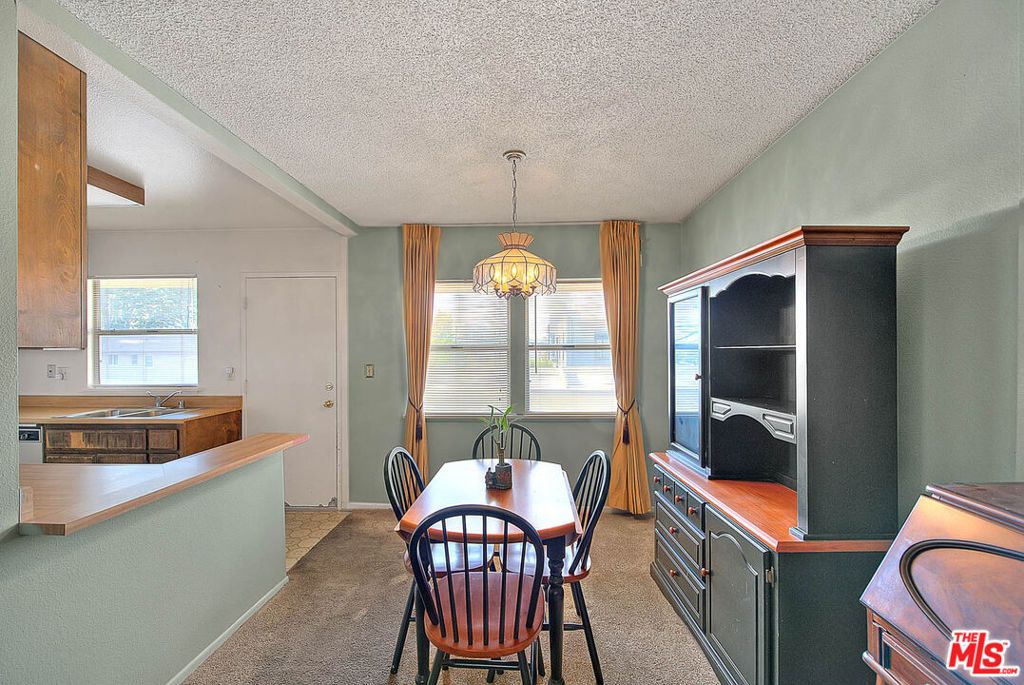 Image 9 of property listing at 5815 Bowcroft Street 4, Los Angeles, CA 90016