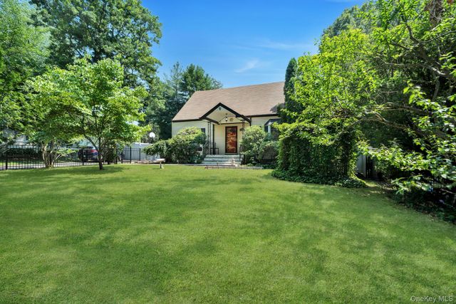 38 E Lyons Street, Melville, NY 11747