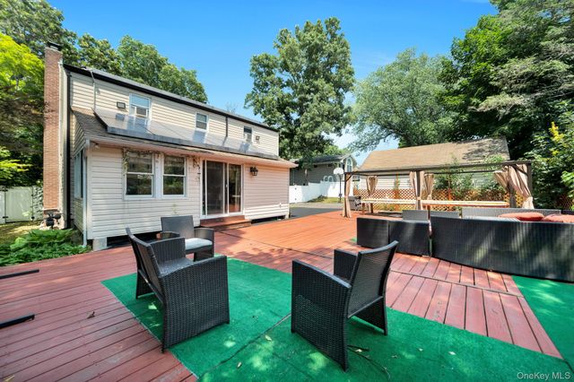 38 E Lyons Street, Melville, NY 11747