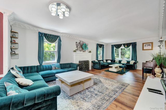 38 E Lyons Street, Melville, NY 11747