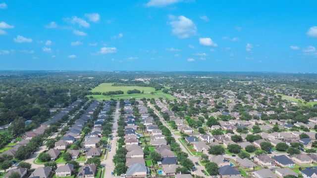 3813 Wild Oak Drive, Pearland, TX 77581