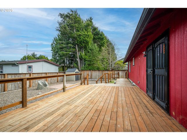 1245 Sw FAIRWAY Dr, Waldport, OR 97394