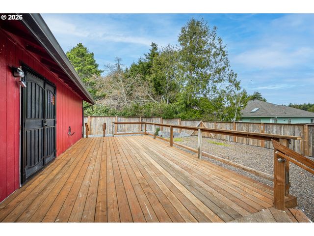 1245 Sw FAIRWAY Dr, Waldport, OR 97394
