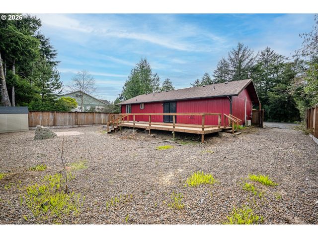 1245 Sw FAIRWAY Dr, Waldport, OR 97394