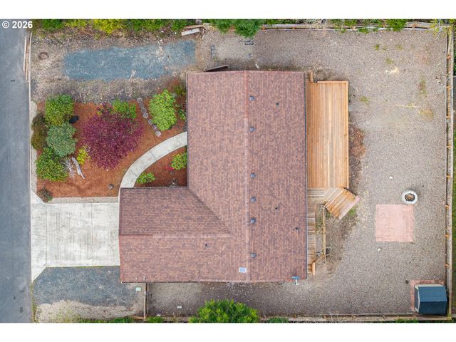 1245 Sw FAIRWAY Dr, Waldport, OR 97394