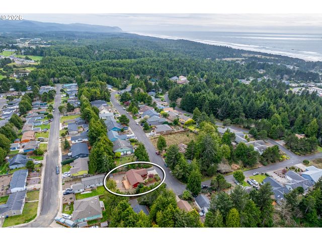 1245 Sw FAIRWAY Dr, Waldport, OR 97394