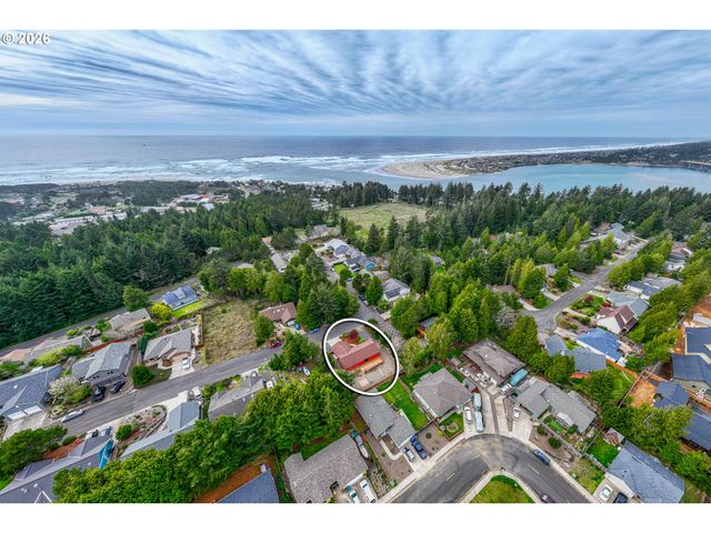 1245 Sw FAIRWAY Dr, Waldport, OR 97394