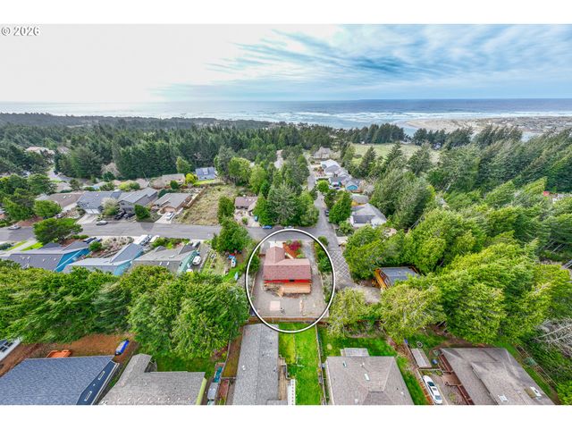 1245 Sw FAIRWAY Dr, Waldport, OR 97394