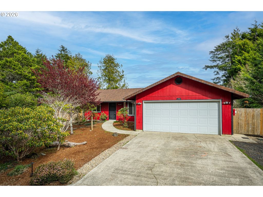1245 Sw FAIRWAY Dr, Waldport, OR 97394