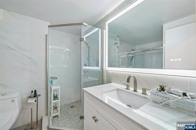 1055 River Road 302, Edgewater, NJ 07020