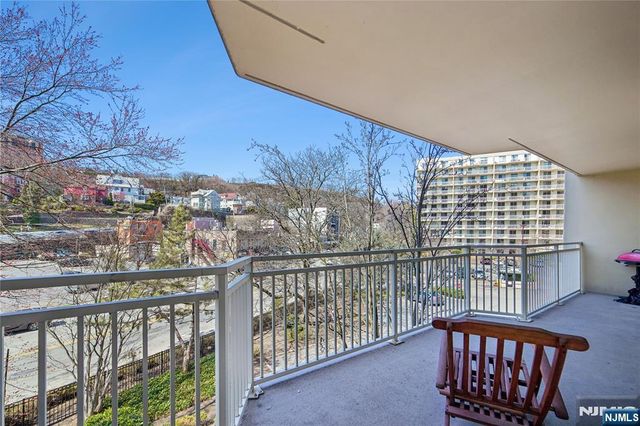 1055 River Road 302, Edgewater, NJ 07020