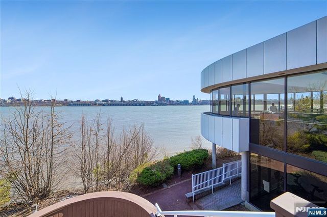 1055 River Road 302, Edgewater, NJ 07020