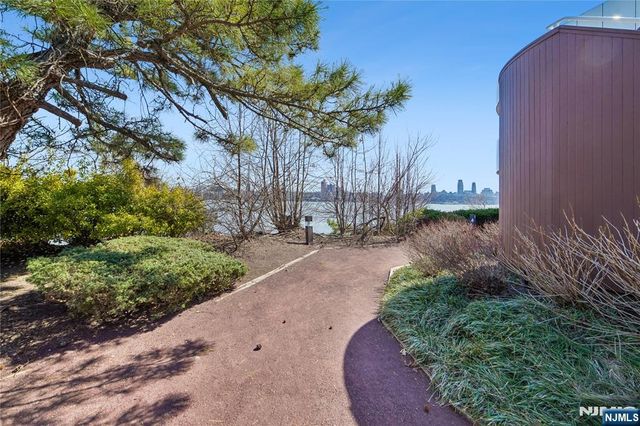 1055 River Road 302, Edgewater, NJ 07020