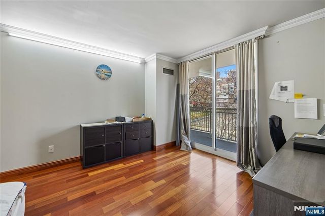 1055 River Road 302, Edgewater, NJ 07020