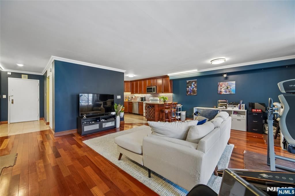 1055 River Road 302, Edgewater, NJ 07020