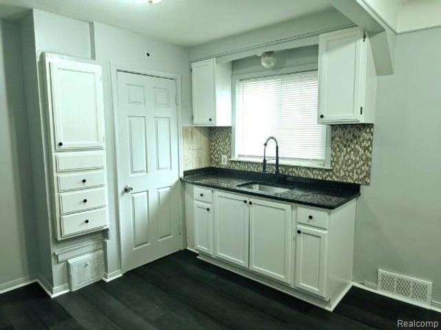 22544 Frisbee Street, Detroit, MI 48219