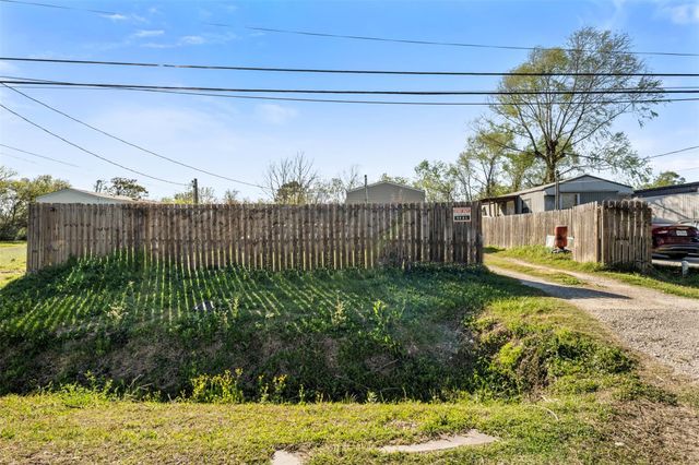5421 N Redell Road, Baytown, TX 77521