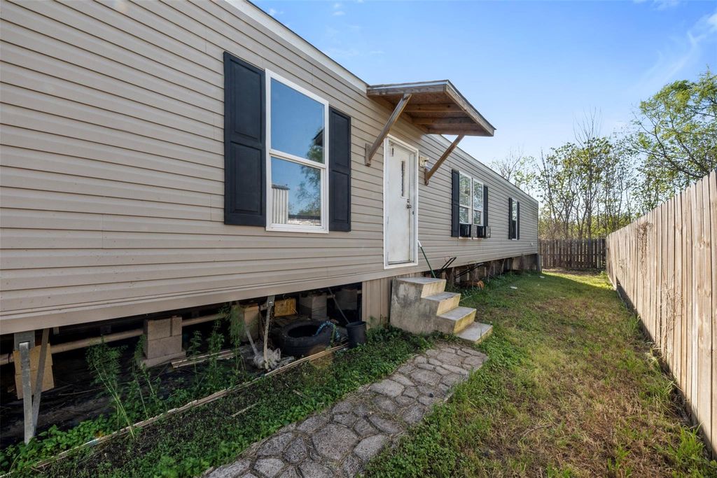 5421 N Redell Road, Baytown, TX 77521